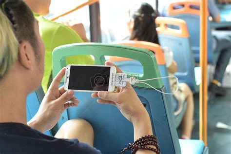 一个人坐公交车_小学写事作文200字（精选7则）