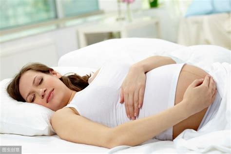 孕期睡姿不止左侧卧那么简单，需要怎样睡