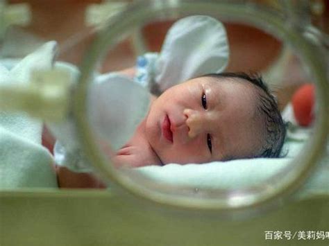 两斤早产儿能放保温箱吗