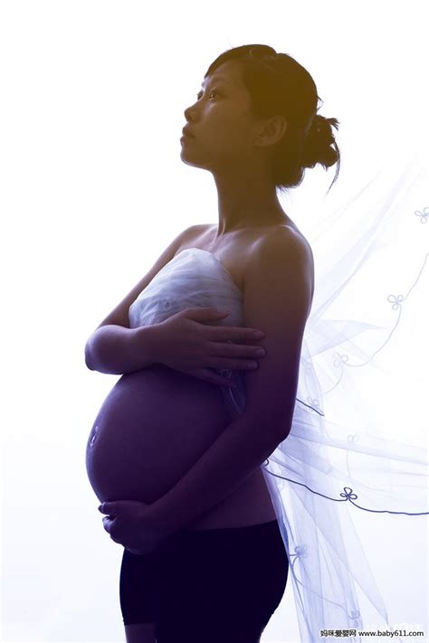 九个月的孕妇照的图片
