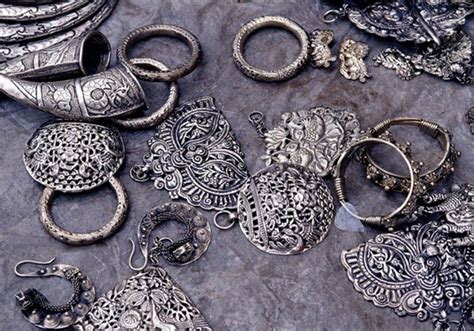 谁买过海南苗族手工打造的银饰品，是真的吗，含银量是多少