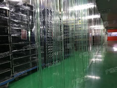 現(xiàn)在天冷了開空調(diào),因為常有人進出不能關(guān)門,用什么樣的門簾好,要能擋風,又能看到里面的?