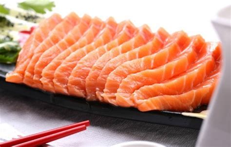 三文鱼在寿司店里卖多少钱?