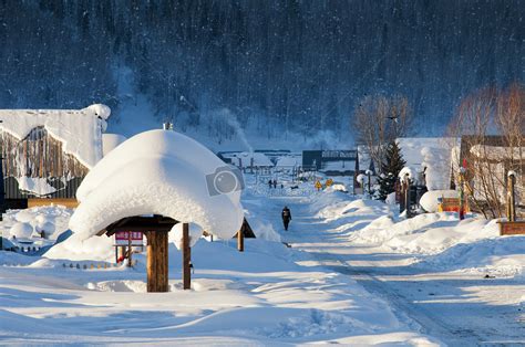 家乡小村雪景文案