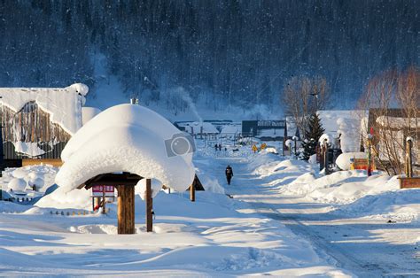 家鄉小村雪景文案