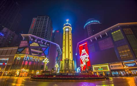 重庆西站到解放裸有地铁吗?