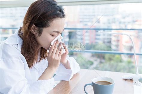 过敏性鼻炎打喷嚏流鼻涕用什么药