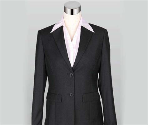 女生的正裝包括哪些服裝