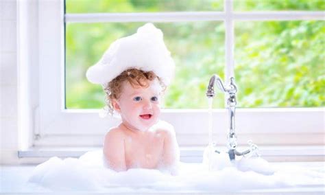 宝宝开浴霸洗澡有害视网膜的健康