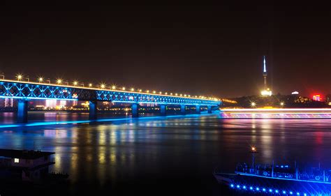 武汉长江大桥是谁建的???