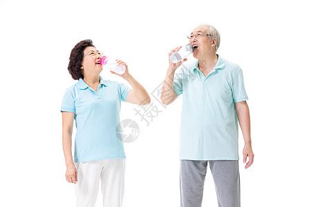 老人喝奶粉需要喝水吗
