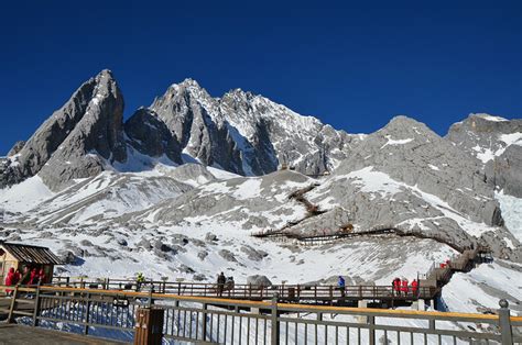 10月初的玉龙雪山有雪吗?