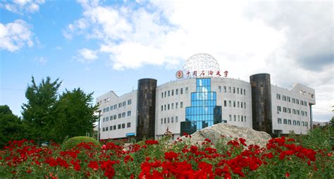 请问北京昌平那个中国石油大学的图书馆不是本校学生可以进去吗?