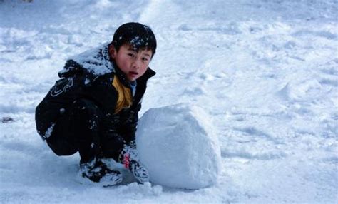 下雪堆雪人