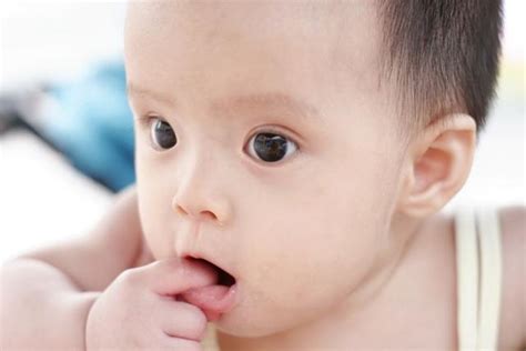 胎儿缺氧会在第几个月开始出现