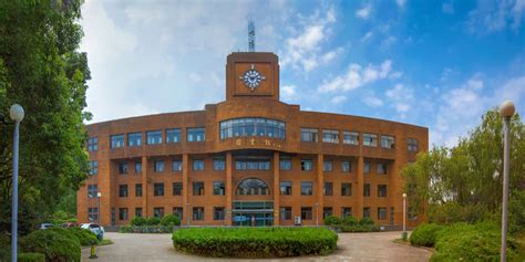 宁波大学园区图书馆中文艺类,科技类图书