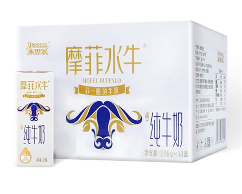 母水牛吃牛奶