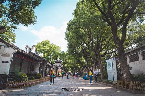 描写古镇古街环境的优美的句子(通用105条)