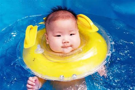 婴儿游泳的好处