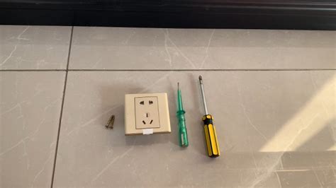 插座面板怎么拆下來