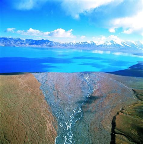 青藏公路- 跨越了最基本的三大自然区，穿越面积最大的国家公园