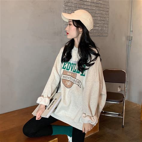 什么牌子的女式帶帽套頭衛(wèi)衣好?
