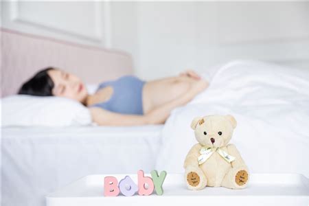 孕妇睡觉时胎儿有什么症状