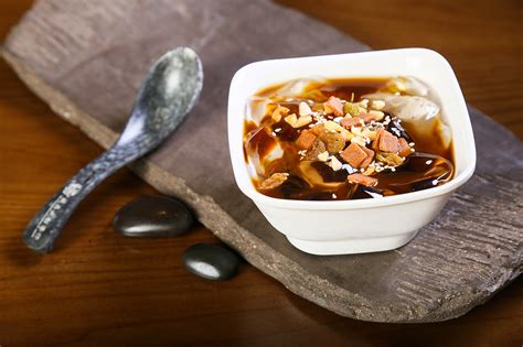 以前在四川有一種夏季小吃叫做“冰粉”請問有知道這種食品的原料和制做方法的嗎?
