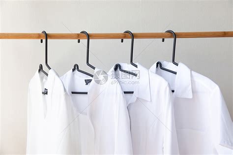 使用木衣架掛衣服如何防止變形?