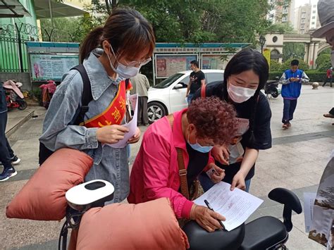 中国志愿者接种疫苗