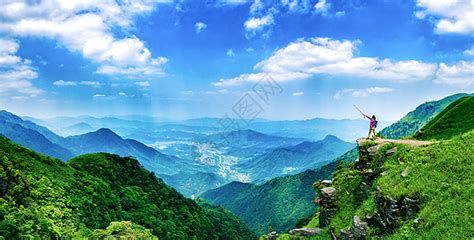 山顶眺望夜景的说说