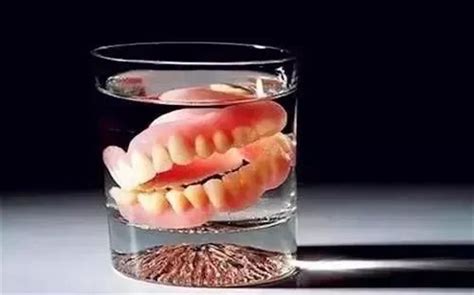 假牙拿什么打磨