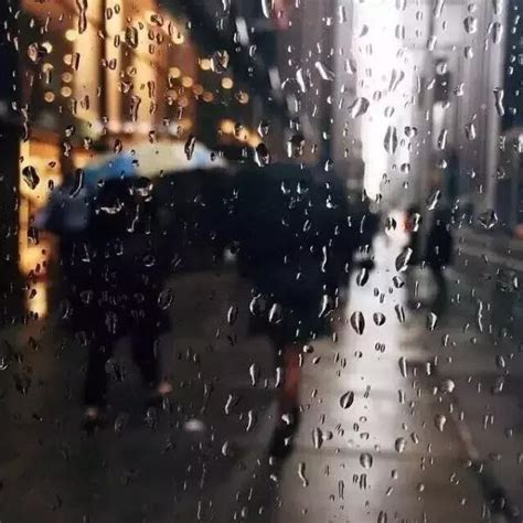 秋天下雨句子说说心情短语