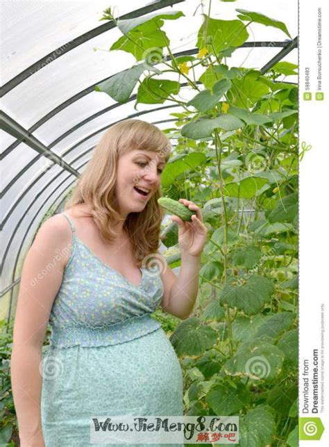 孕妇吃黄瓜胎儿会变黑么