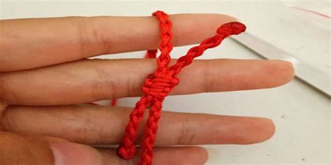 所谓的红绳,它是怎么编的,可以教我不?