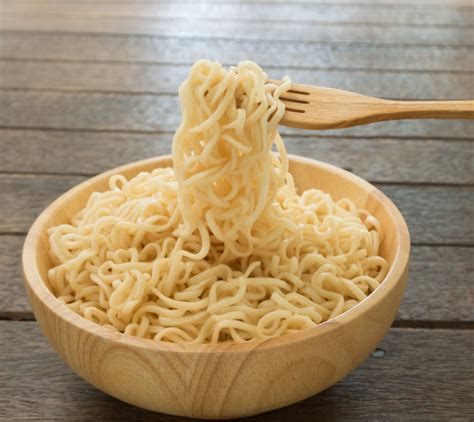 独自吃泡面的心酸说说
