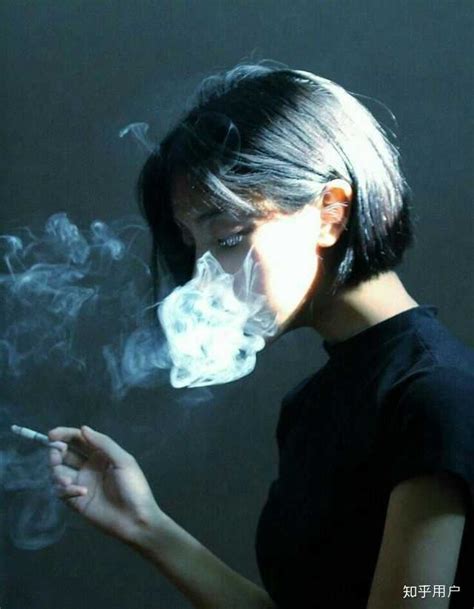 怀孕还抽烟的女人