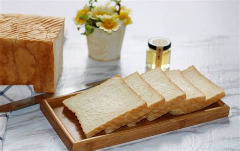如何用面包机做吐司面包?