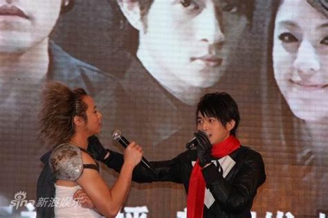 为什么宝宝总是拳打脚踢的