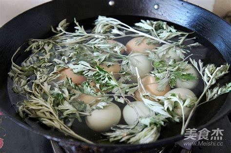 生艾草煮鸡蛋的做法