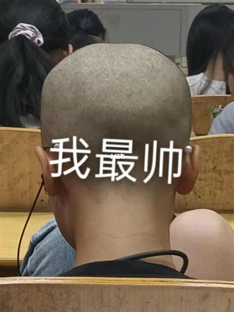 男友偷偷剪女友头发