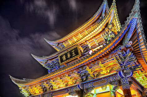 请问大理古城7月份几点天刚刚开始亮?
