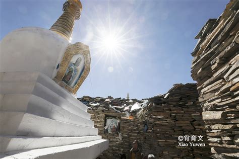 四川地域最大的县，也是海拔最高的县，有一堵世界上最长的石经墙