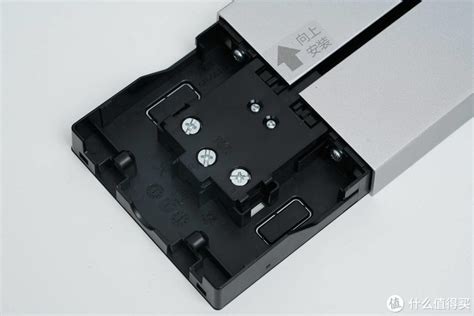 如何把導(dǎo)軌式微型斷路器從導(dǎo)軌上拆下來