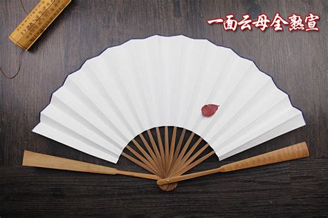 買了兩把折扇,不知道怎麼在上面題字,有沒有人告訴我題字的順序和注意事項
