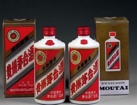贵州青酒五星铁盒青酒洞藏青酒500 ml 52度浓香粮食礼盒多少钱一盒?