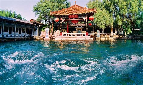 天下第一泉风景区的特色是什么?