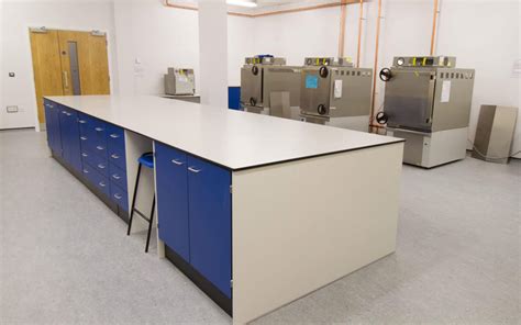 实验室台面一般用什么材料?