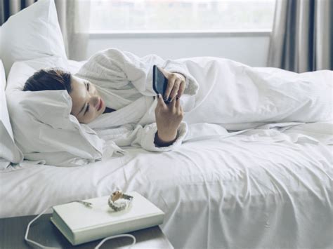 晚上一躺下就想干呕要趴着才舒服