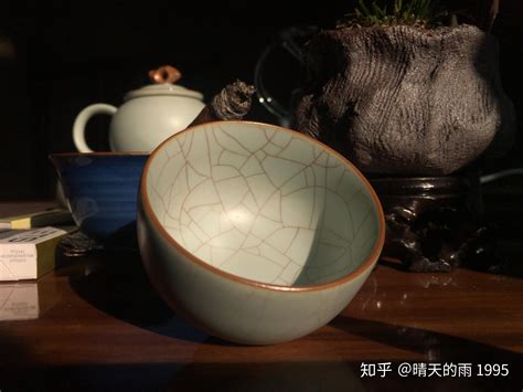 汝窯小茶杯開片大珍貴還是開片小珍貴,請教高手指教